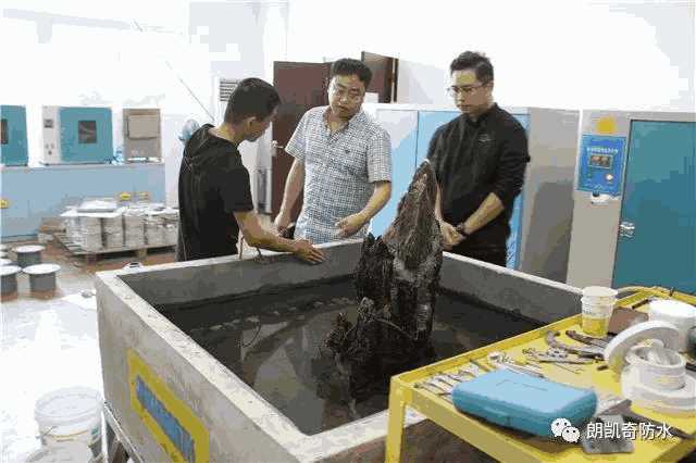 成都宏远筑雅建筑设计李总一行莅临朗凯奇考察、交流、合作 朗凯奇,朗凯奇防水,防水建筑设计,防水涂料,参观防水厂