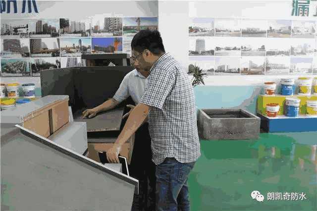 成都宏远筑雅建筑设计李总一行莅临朗凯奇考察、交流、合作 朗凯奇,朗凯奇防水,防水建筑设计,防水涂料,参观防水厂