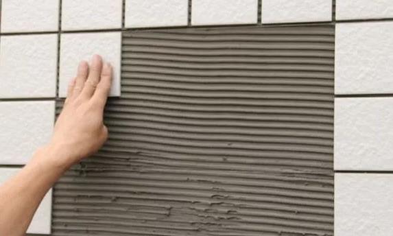 老房子想要翻新瓷砖?免砸砖防水工艺满足你 免砸砖防水,防水涂料厂家,防水材料十大品牌,防水工程施工,卫生间防水涂料,免砸砖防水材料,朗凯奇防水