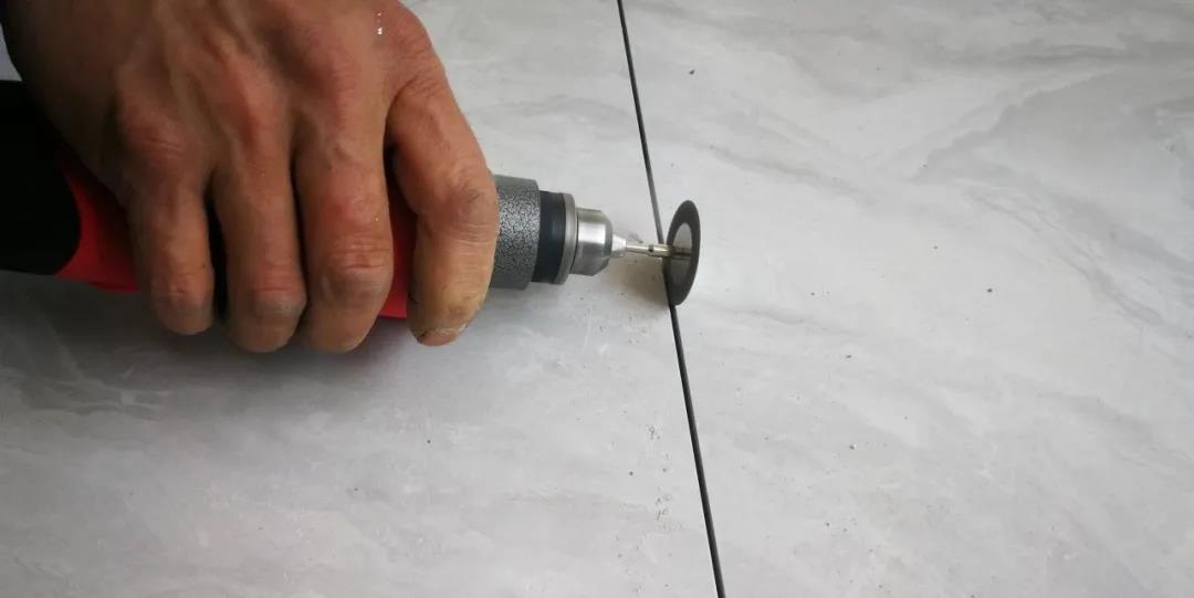 你家做的瓷砖美缝为什么会发黑呢? 瓷砖胶,美缝剂,朗凯奇,防水涂料