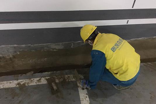 地下车库渗漏和串水的原因有哪些?地下防水工程使用哪种防水材料 水泥基渗透结晶防水涂料,防水涂料厂家,防水材料,朗凯奇防水,防水堵漏