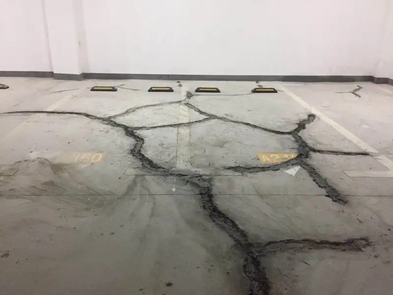 地下室裂缝漏水 地下室防水,地下室渗漏水原因,朗凯奇防水施工,防水堵漏方案措施,朗凯奇,防水材料,结构自防水